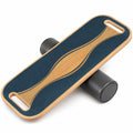Holz Balancebrett mit blauer Oberfläche und Griffen