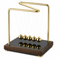 Newton Pendel Schreibtischspielzeug in Gold