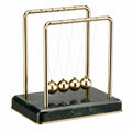 Newton Pendel aus Gold mit Marmorsockel